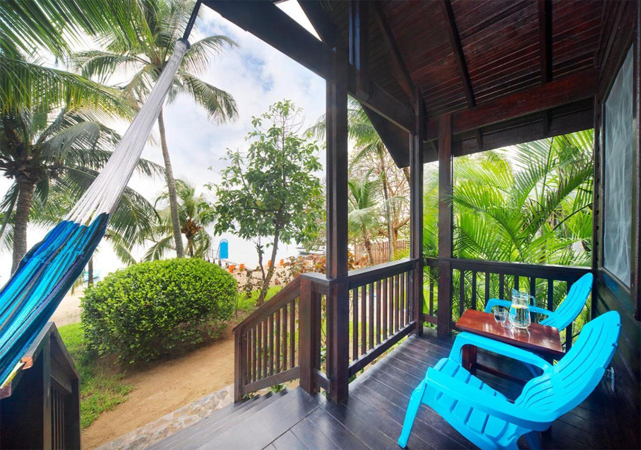 Puerta Azul Hotel Sandy Bay Exterior photo