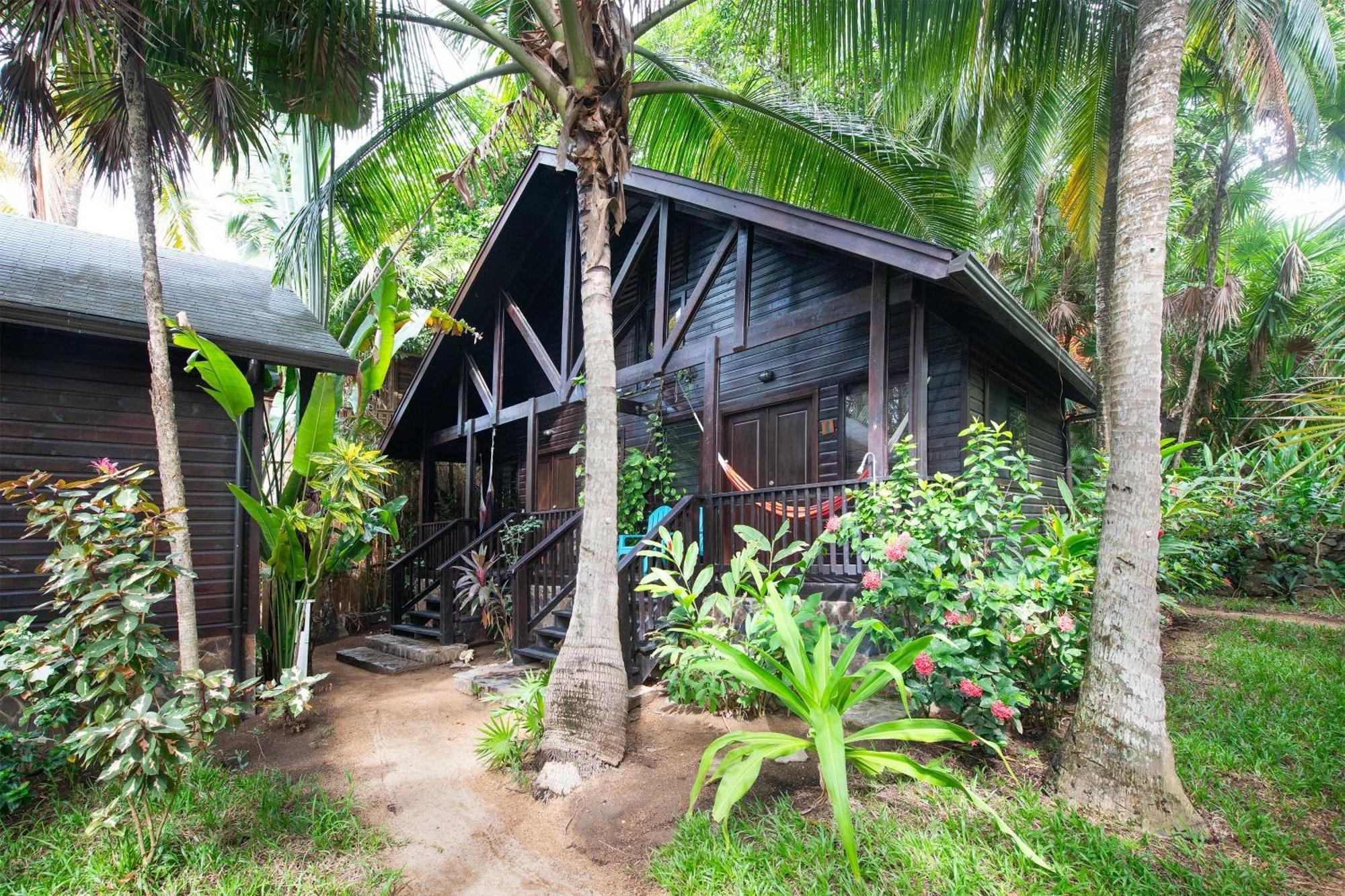 Puerta Azul Hotel Sandy Bay Exterior photo