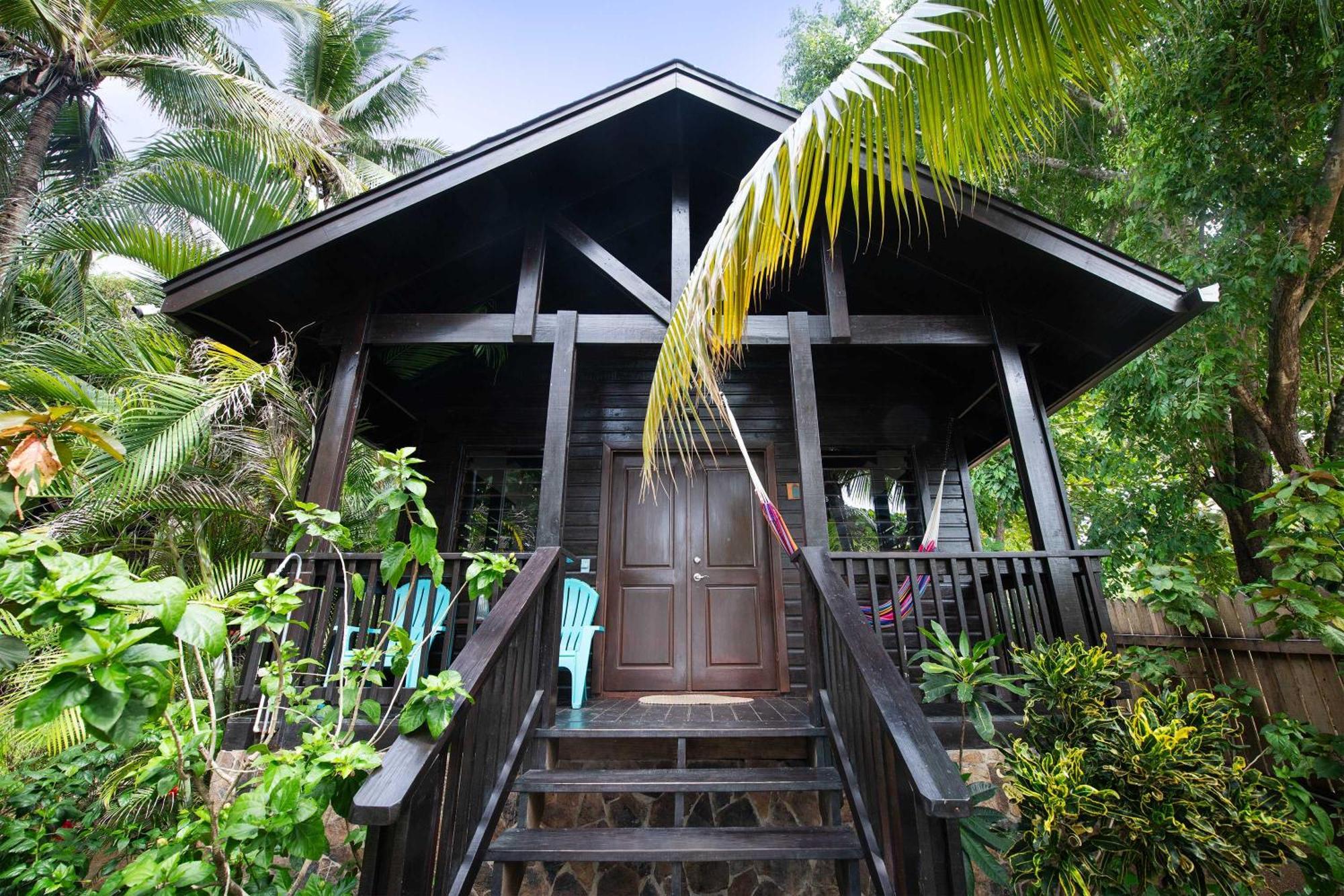 Puerta Azul Hotel Sandy Bay Exterior photo