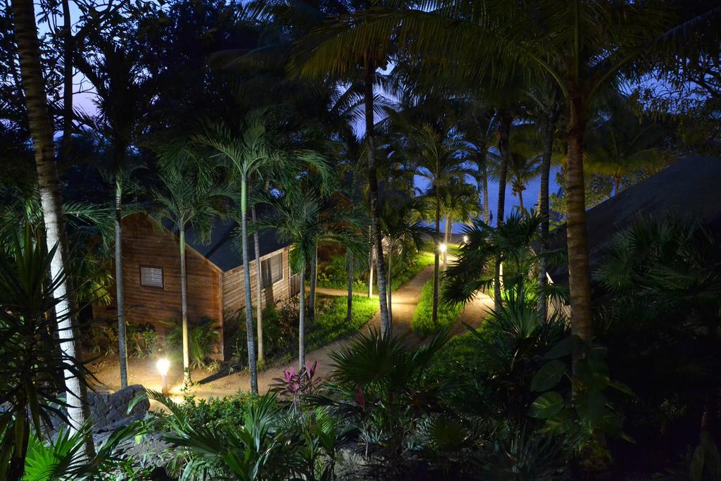Puerta Azul Hotel Sandy Bay Exterior photo