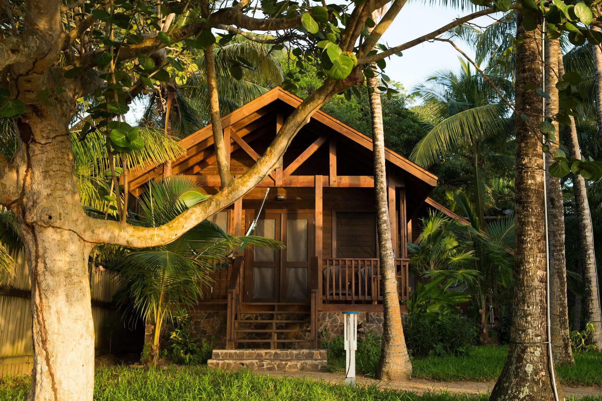 Puerta Azul Hotel Sandy Bay Exterior photo