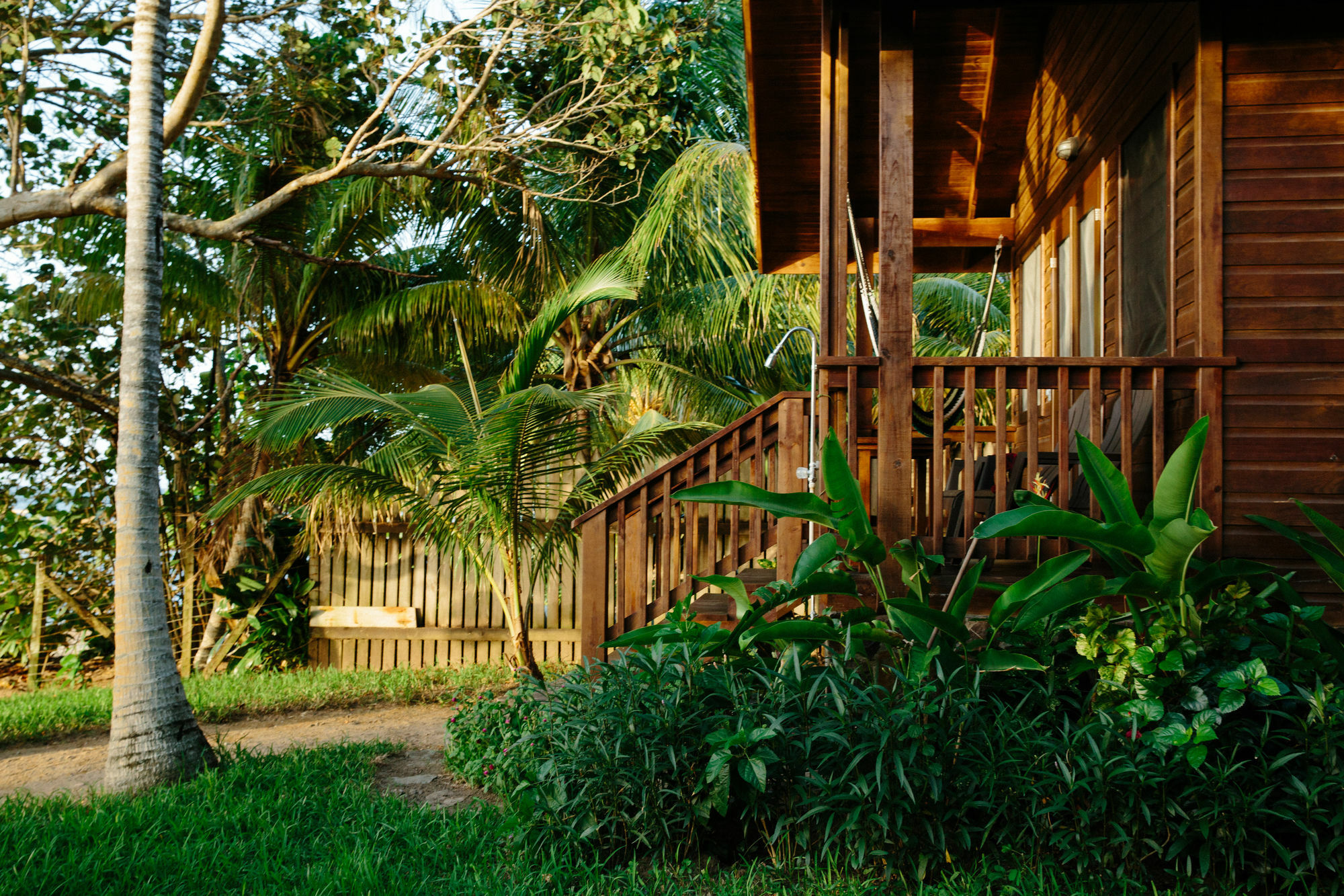 Puerta Azul Hotel Sandy Bay Exterior photo